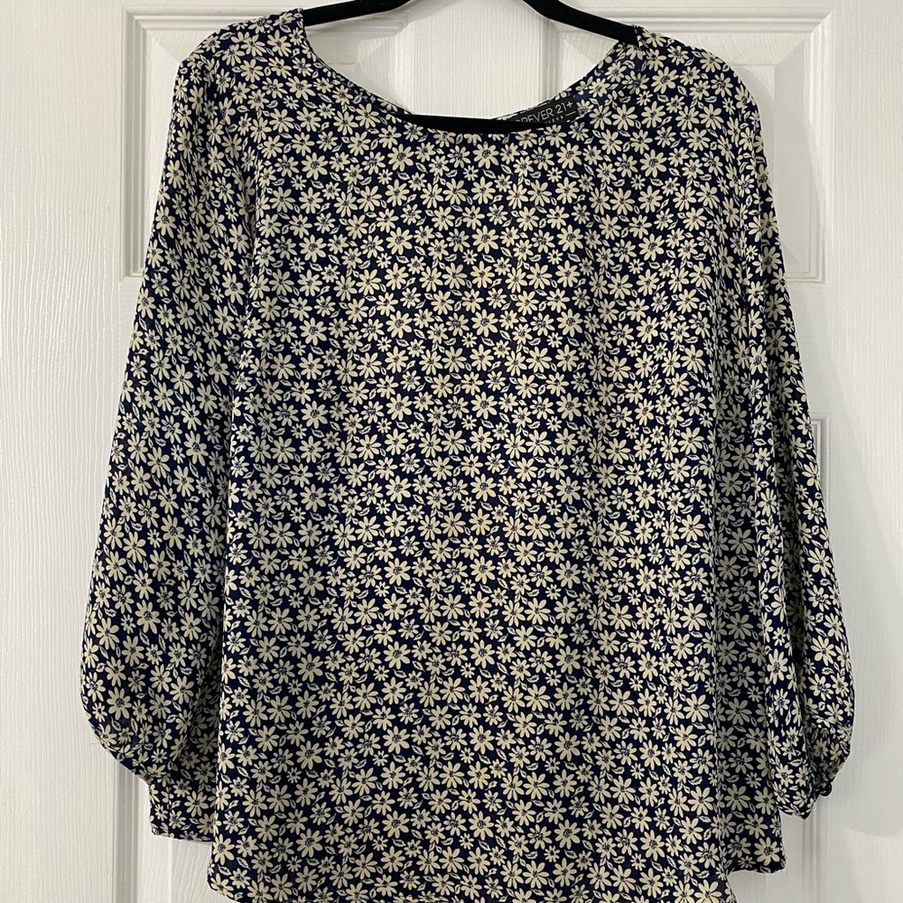 Slouchy Blouse with Detailed Back - Opening and Buttons
